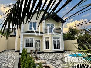 Дом 160м&sup2;, 2-этажный, участок 4 сот.  