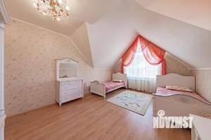 Дом 180м², 2-этажный, участок 10 сот.  