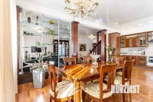 Коттедж 320м², 2-этажный, участок 10 сот.  