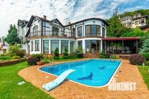 Дом 330м², 3-этажный, участок 7 сот.  