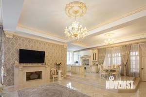 Дом 300м², 2-этажный, участок 10 сот.  