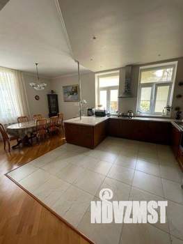 Дом 402м², 3-этажный, участок 7 сот.  