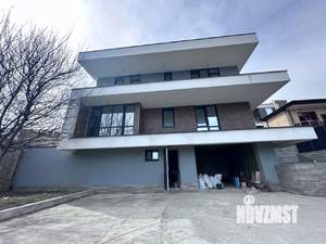 Дом 251м², 3-этажный, участок 4 сот.  