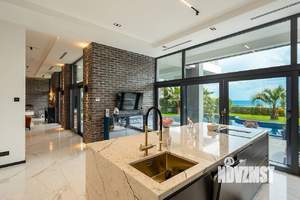 Дом 320м², 2-этажный, участок 10 сот.  