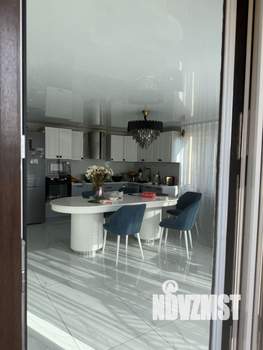 Дом 245м², 3-этажный, участок 4 сот.  