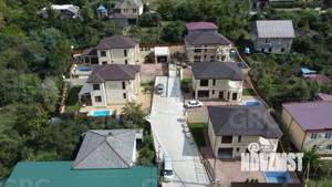 Дом 220м&sup2;, 2-этажный, участок 4 сот.  