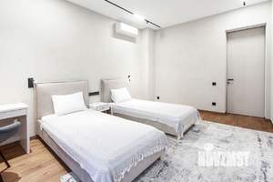 Дом 250м², 2-этажный, участок 5 сот.  