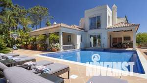 Дом 280м², 2-этажный, участок 9 сот.  