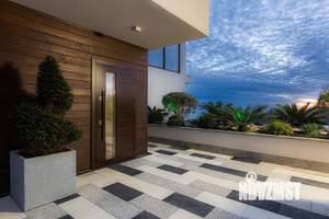 Дом 370м², 3-этажный, участок 8 сот.  