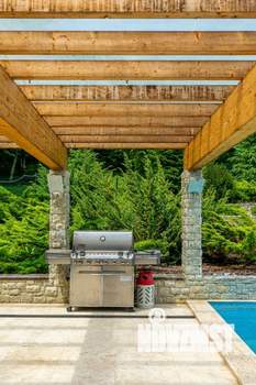 Дом 680м², 2-этажный, участок 42 сот.  