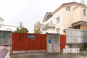 Коттедж 400м², 3-этажный, участок 10 сот.  