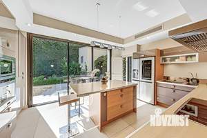 Дом 380м², 3-этажный, участок 16 сот.  