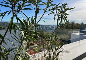 Дом 288м², 3-этажный, участок 8 сот.  