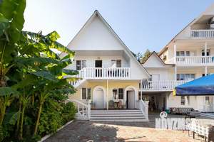 Дом 900м², 3-этажный, участок 15 сот.  