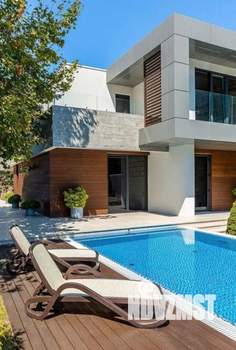 Дом 300м&sup2;, 2-этажный, участок 8 сот.  