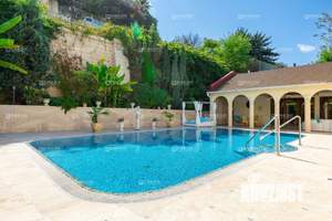 Дом 648м², 3-этажный, участок 13 сот.  