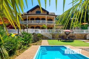 Дом 422м², 3-этажный, участок 14 сот.  