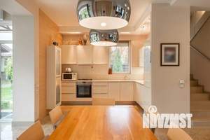 Дом 220м², 2-этажный, участок 10 сот.  