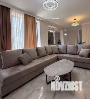 Коттедж 250м², 2-этажный, участок 5 сот.  