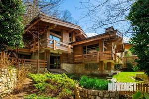 Дом 450м², 3-этажный, участок 18 сот.  