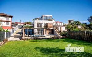 Коттедж 300м&sup2;, 3-этажный, участок 10 сот.  