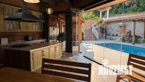 Дом 310м², 2-этажный, участок 6 сот.  