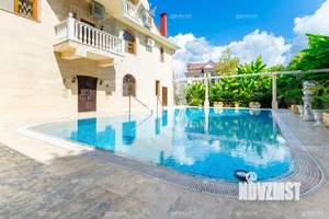 Дом 648м², 3-этажный, участок 13 сот.  