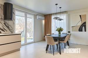 Дом 240м², 3-этажный, участок 6 сот.  