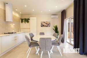 Дом 165м², 2-этажный, участок 4 сот.  