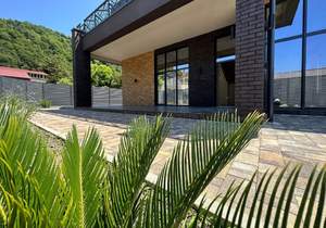 Дом 240м², 2-этажный, участок 5 сот.  