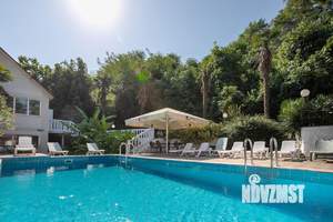 Дом 900м², 3-этажный, участок 15 сот.  