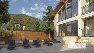 Дом 370м&sup2;, 3-этажный, участок 6 сот.  