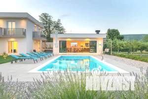 Дом 180м², 2-этажный, участок 6 сот.  