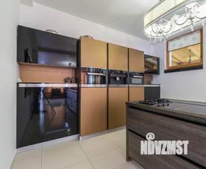 Коттедж 240м², 2-этажный, участок 3 сот.  