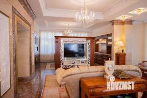 Дом 360м², 3-этажный, участок 14 сот.  