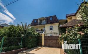 Дом 240м², 3-этажный, участок 10 сот.  