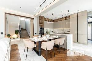 Дом 220м², 2-этажный, участок 6 сот.  