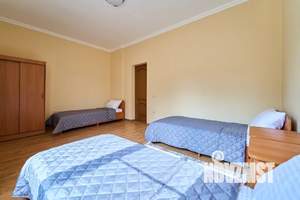 3-к квартира, посуточно, 100м2, 2/4 этаж