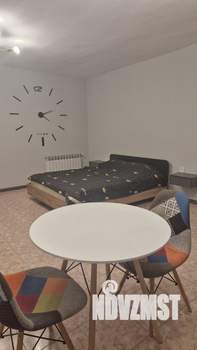 Студия квартира, посуточно, 40м2, 1/3 этаж