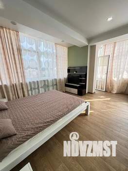 Студия квартира, посуточно, 42м2, 9/13 этаж