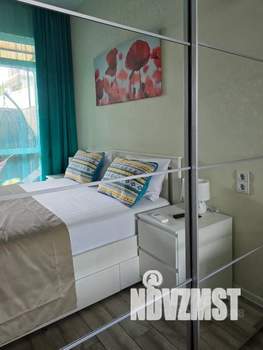 Студия квартира, посуточно, 35м2, 1/6 этаж