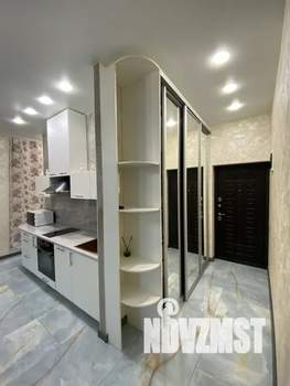 Студия квартира, посуточно, 38м2, 1/3 этаж