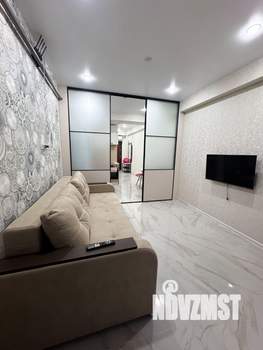 Студия квартира, посуточно, 35м2, 1/10 этаж
