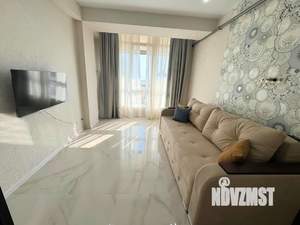 Студия квартира, посуточно, 35м2, 1/10 этаж