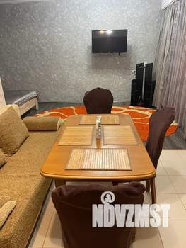 Студия квартира, посуточно, 44м2, 1/4 этаж