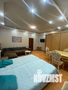 Студия квартира, посуточно, 35м2, 1/9 этаж
