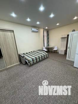 Студия квартира, посуточно, 35м2, 1/8 этаж