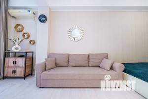 Студия квартира, посуточно, 35м2, 1/4 этаж