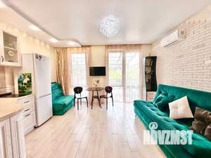 Студия квартира, посуточно, 35м2, 1/3 этаж