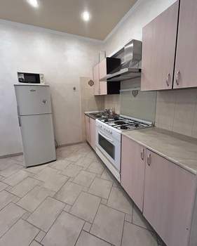 3-к квартира, на длительный срок, 100м2, 1/3 этаж